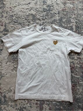 Comme des Garcons PLAY White T-Shirt with Gold Heart Patch